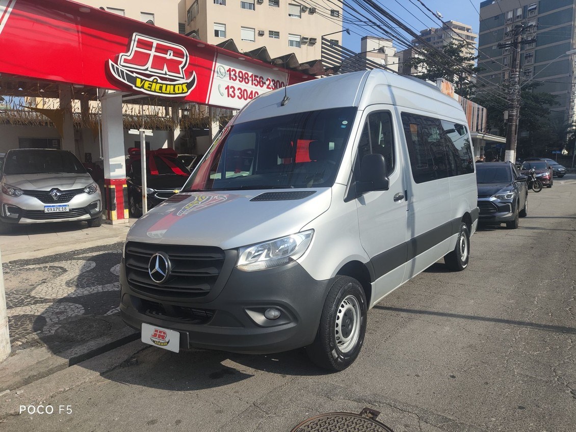//www.autoline.com.br/carro/mercedes-benz/sprinter-22-cdi-416-van-16l-teto-alto-16v-diesel-4p-tu/2022/santos-sp/24352202
