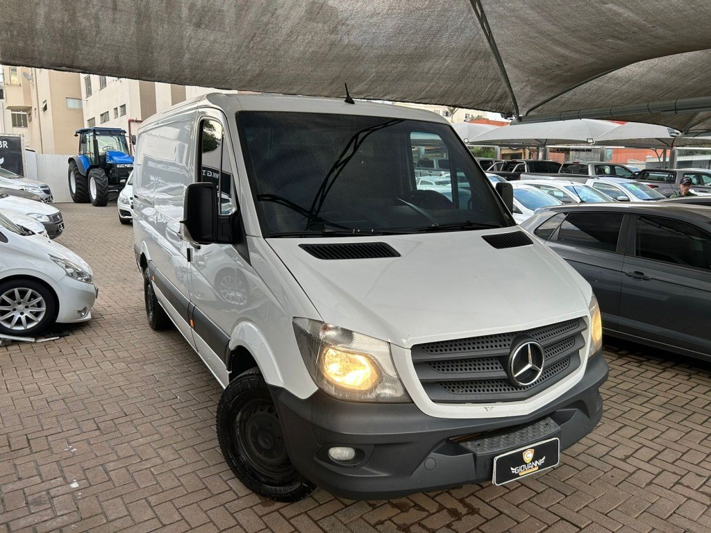//www.autoline.com.br/carro/mercedes-benz/sprinter-21-cdi-415-van-10l-16v-diesel-4p-turbo-manual/2018/chopinzinho-pr/24669851