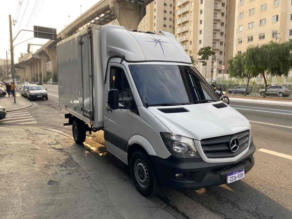//www.autoline.com.br/carro/mercedes-benz/sprinter-22-cdi-415-van-10l-teto-alto-16v-diesel-4p-tu/2019/sao-paulo-sp/24932192