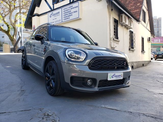 //www.autoline.com.br/carro/mini/cooper-20-john-works-clubman-16v-gasolina-4p-4x4-tur/2020/curitiba-pr/21193316
