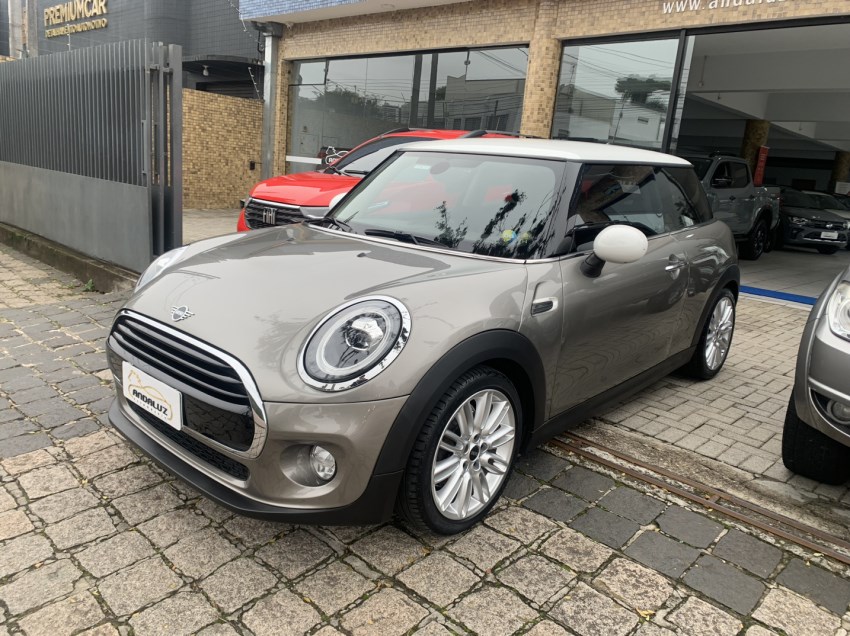 //www.autoline.com.br/carro/mini/cooper-15-12v-gasolina-4p-turbo-automatico/2020/curitiba-pr/24878928
