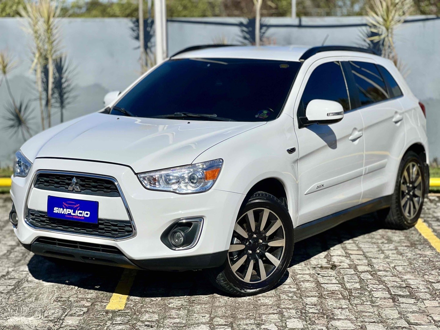 //www.autoline.com.br/carro/mitsubishi/asx-20-16v-gasolina-4p-4x4-cvt/2014/natal-rn/24951949