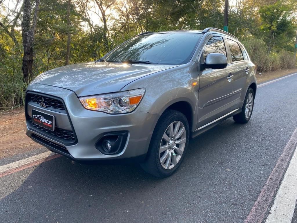 //www.autoline.com.br/carro/mitsubishi/asx-20-16v-gasolina-4p-cvt/2014/uberaba-mg/25006576