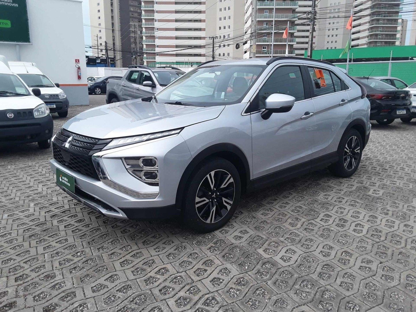 //www.autoline.com.br/carro/mitsubishi/eclipse-cross-15-turbo-hpe-16v-gasolina-4p-automatico/2023/sao-paulo-sp/24987514