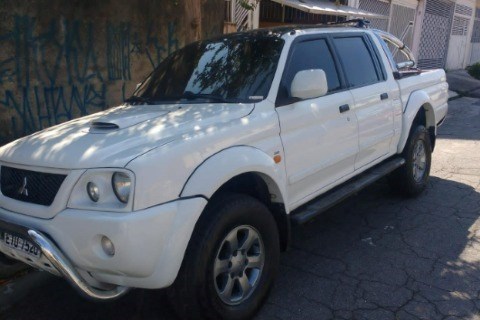 //www.autoline.com.br/carro/mitsubishi/l200-outdoor-25-hpe-8v-diesel-4p-4x4-turbo-manual/2011/sao-paulo-sp/24676060