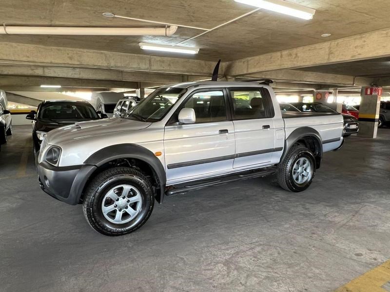 //www.autoline.com.br/carro/mitsubishi/l200-outdoor-25-hpe-8v-diesel-4p-4x4-turbo-manual/2012/belo-horizonte-mg/25011095