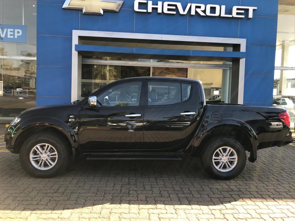 //www.autoline.com.br/carro/mitsubishi/l200-triton-32-hpe-16v-diesel-4p-4x4-turbo-automatico/2015/barretos-sp/21134549
