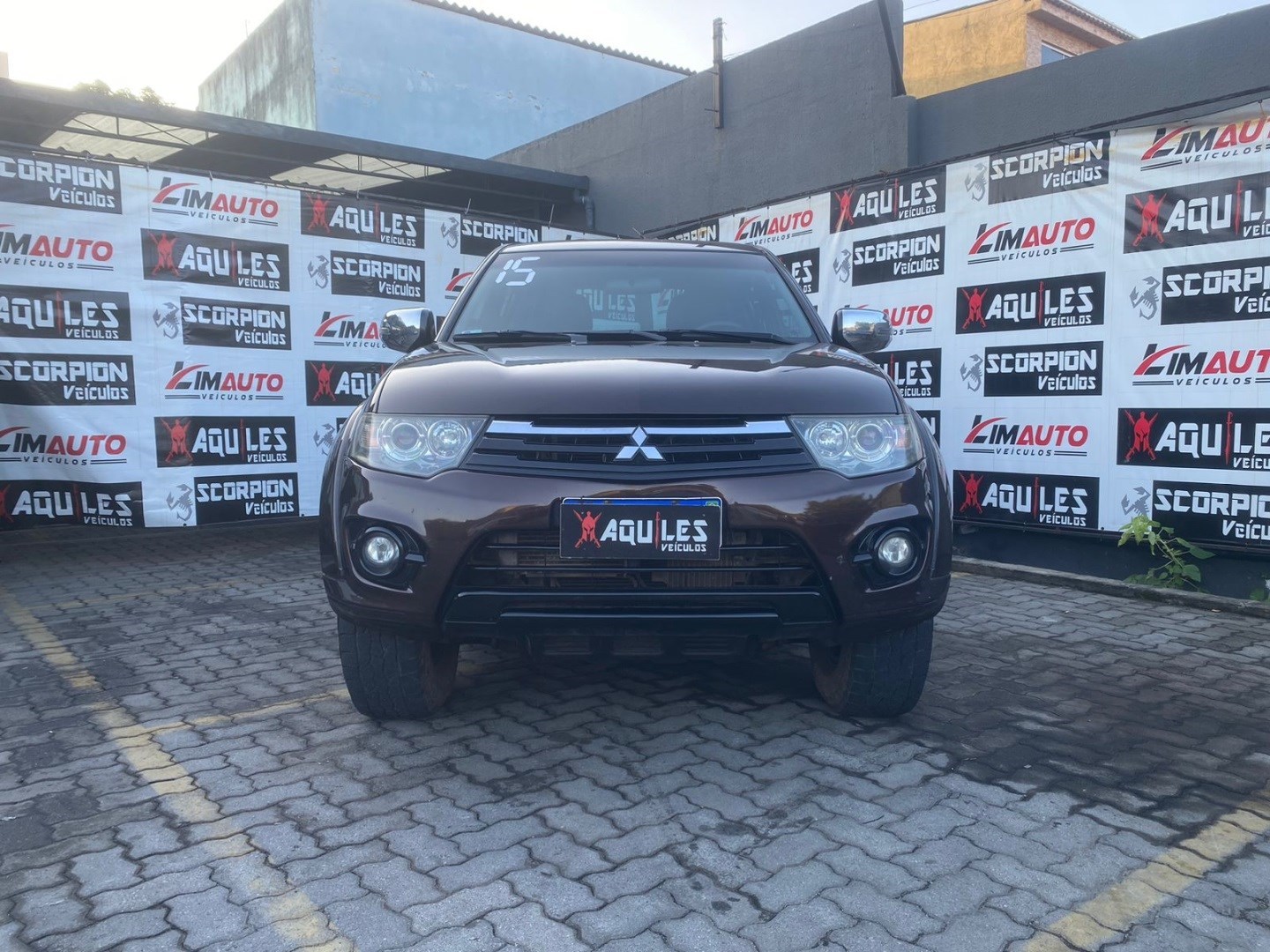 //www.autoline.com.br/carro/mitsubishi/l200-triton-32-hpe-16v-diesel-4p-4x4-turbo-manual/2015/rio-de-janeiro-rj/23591706