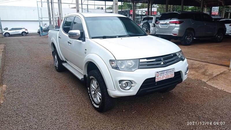 //www.autoline.com.br/carro/mitsubishi/l200-triton-32-hpe-16v-diesel-4p-4x4-turbo-automatico/2015/dourados-ms/23637188