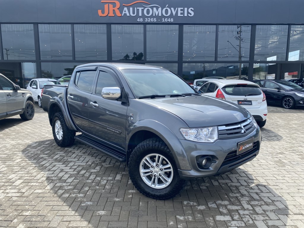 //www.autoline.com.br/carro/mitsubishi/l200-triton-32-hpe-16v-diesel-4p-4x4-turbo-manual/2015/sao-joao-batista-sc/23758379