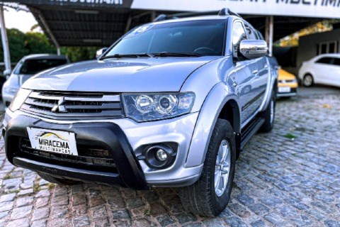 //www.autoline.com.br/carro/mitsubishi/l200-triton-32-hpe-16v-diesel-4p-4x4-turbo-automatico/2015/miracema-rj/23805137