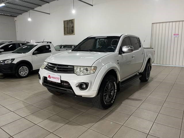 //www.autoline.com.br/carro/mitsubishi/l200-triton-32-hpe-16v-diesel-4p-4x4-turbo-automatico/2014/vilhena-ro/24139345