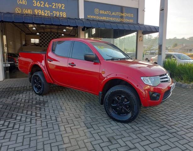 //www.autoline.com.br/carro/mitsubishi/l200-triton-32-gls-16v-diesel-4p-4x4-turbo-manual/2015/jaguaruna-sc/24307468