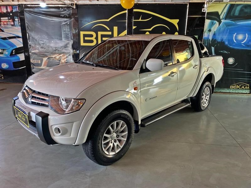 //www.autoline.com.br/carro/mitsubishi/l200-triton-24-hls-16v-flex-4p-manual/2015/valparaiso-de-goias-go/24628138