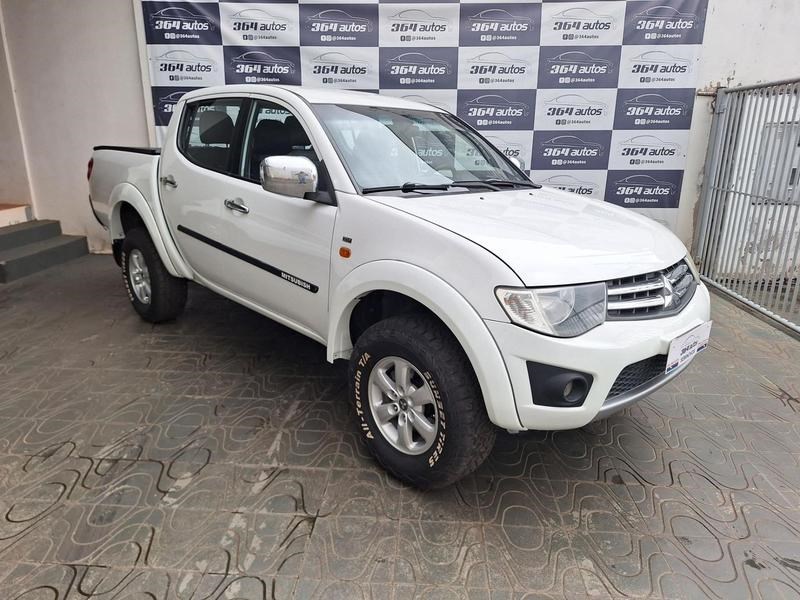 //www.autoline.com.br/carro/mitsubishi/l200-triton-24-hls-16v-flex-4p-manual/2015/cacoal-ro/24664480