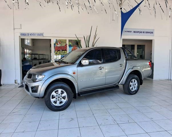 //www.autoline.com.br/carro/mitsubishi/l200-triton-35-v6-24v-flex-4p-4x4-automatico/2012/valinhos-sp/24726789