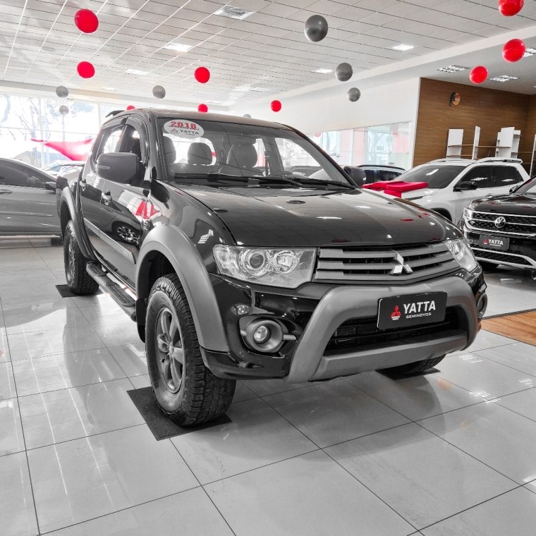 //www.autoline.com.br/carro/mitsubishi/l200-triton-32-outdoor-16v-diesel-4p-4x4-turbo-automatico/2018/curitiba-pr/24733876