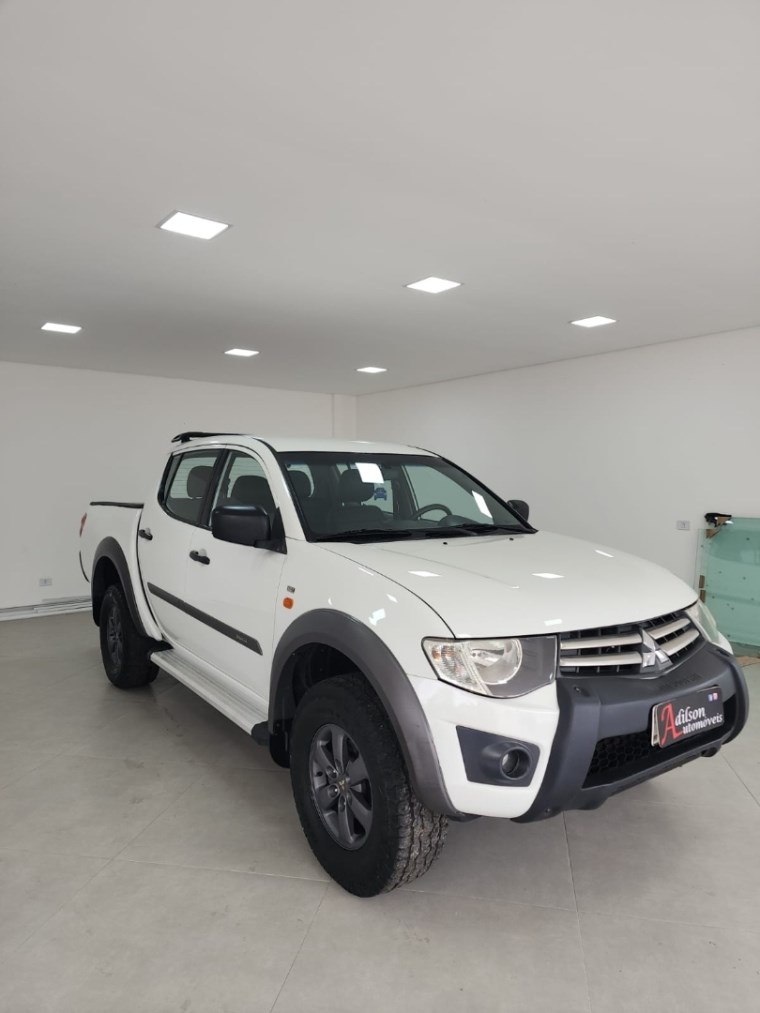 //www.autoline.com.br/carro/mitsubishi/l200-triton-24-hls-outdoor-16v-flex-4p-manual/2017/palmeira-das-missoes-rs/24867820