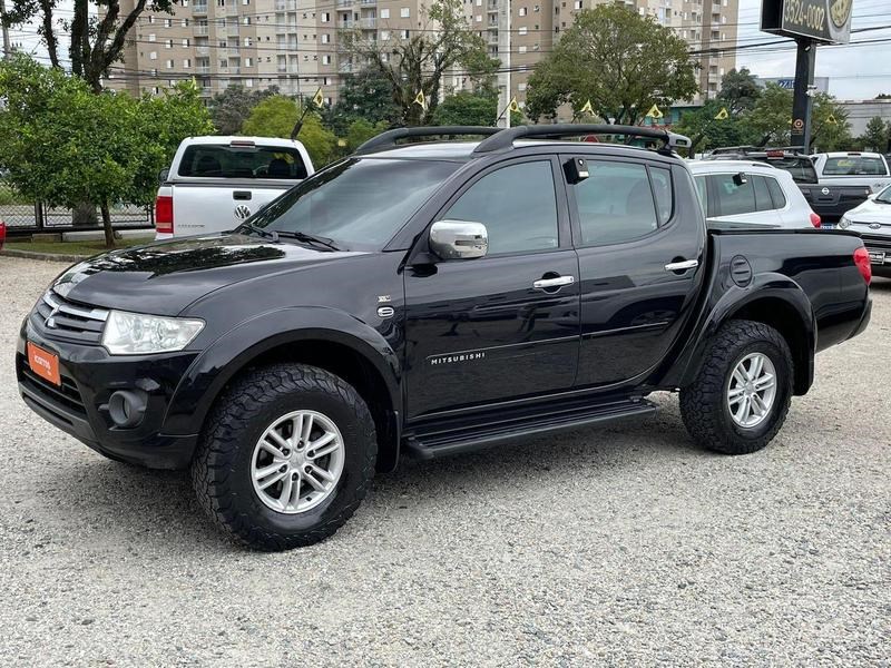 //www.autoline.com.br/carro/mitsubishi/l200-triton-32-hpe-16v-diesel-4p-4x4-turbo-automatico/2014/curitiba-pr/24884772