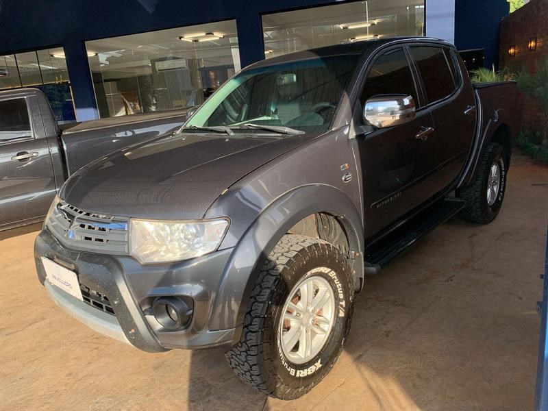 //www.autoline.com.br/carro/mitsubishi/l200-triton-32-hpe-16v-diesel-4p-4x4-turbo-automatico/2015/campo-grande-ms/24923110