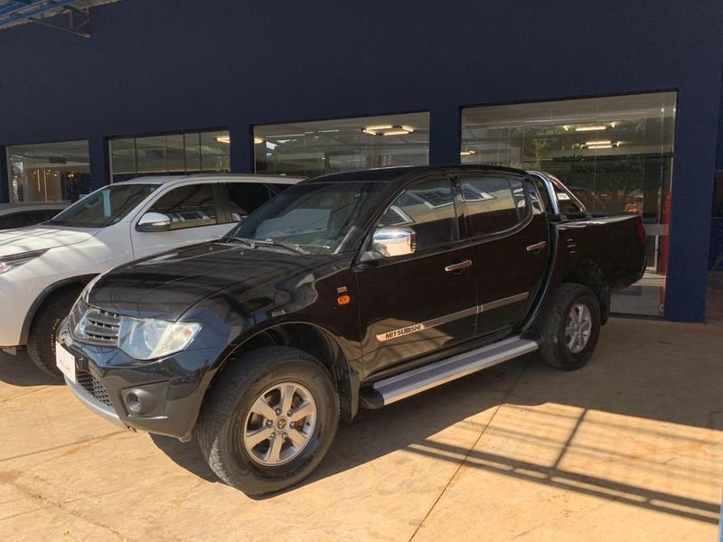//www.autoline.com.br/carro/mitsubishi/l200-triton-32-glx-16v-diesel-4p-4x4-turbo-manual/2015/campo-grande-ms/24923271