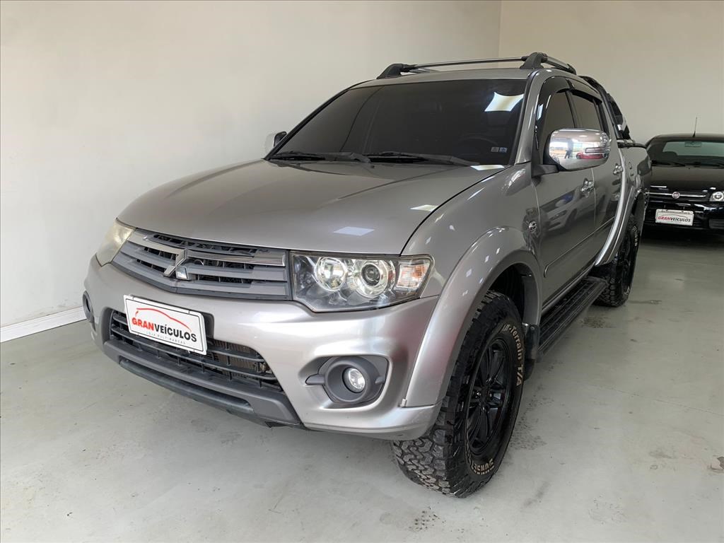 //www.autoline.com.br/carro/mitsubishi/l200-triton-35-v6-hpe-24v-flex-4p-4x4-automatico/2015/campinas-sp/24965172