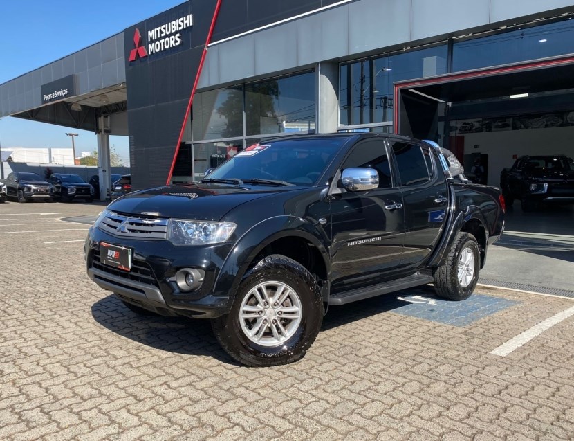 //www.autoline.com.br/carro/mitsubishi/l200-triton-32-hpe-16v-diesel-4p-4x4-turbo-automatico/2015/campinas-sp/24970568