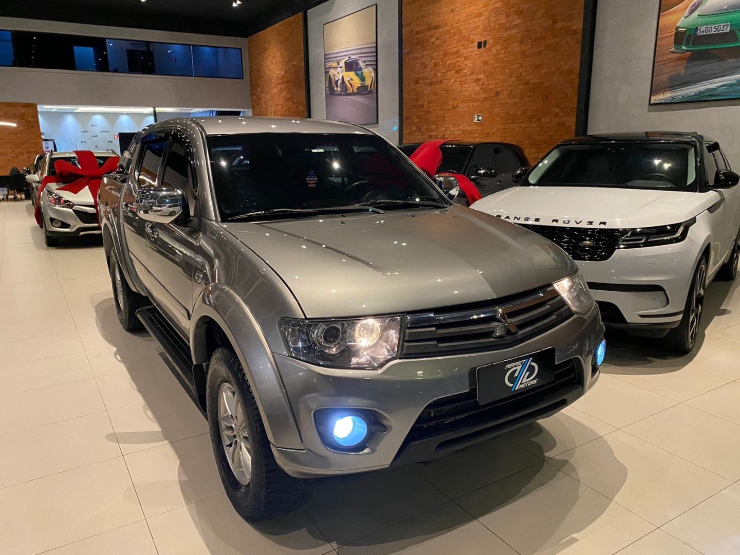 //www.autoline.com.br/carro/mitsubishi/l200-triton-32-hpe-16v-diesel-4p-4x4-turbo-manual/2015/santo-andre-sp/24972251