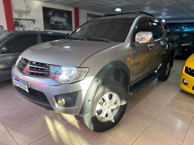 //www.autoline.com.br/carro/mitsubishi/l200-triton-32-glx-16v-diesel-4p-4x4-turbo-manual/2015/porto-alegre-rs/25005821