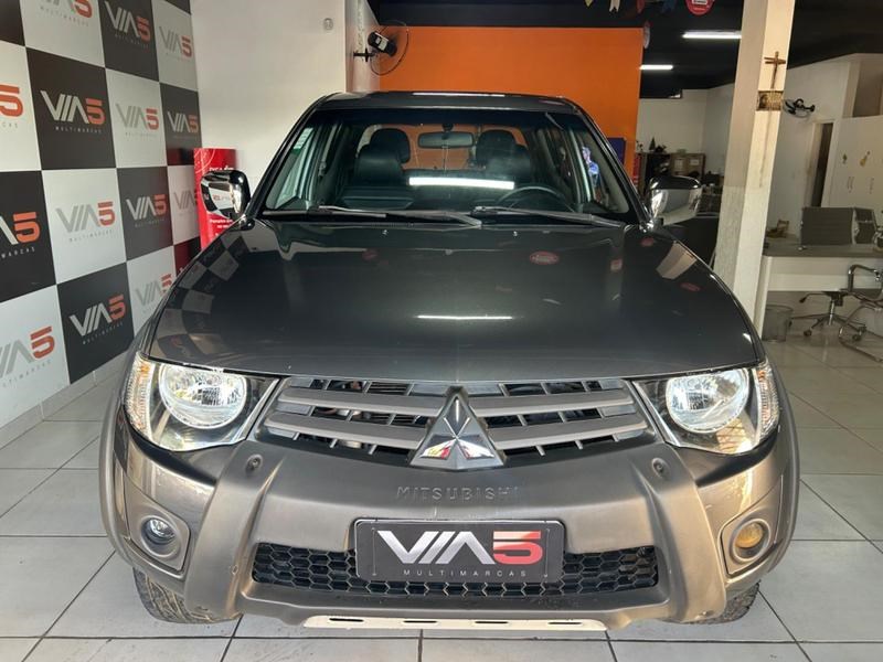 //www.autoline.com.br/carro/mitsubishi/l200-triton-24-hls-outdoor-16v-flex-4p-manual/2017/brasilia-df/25027032