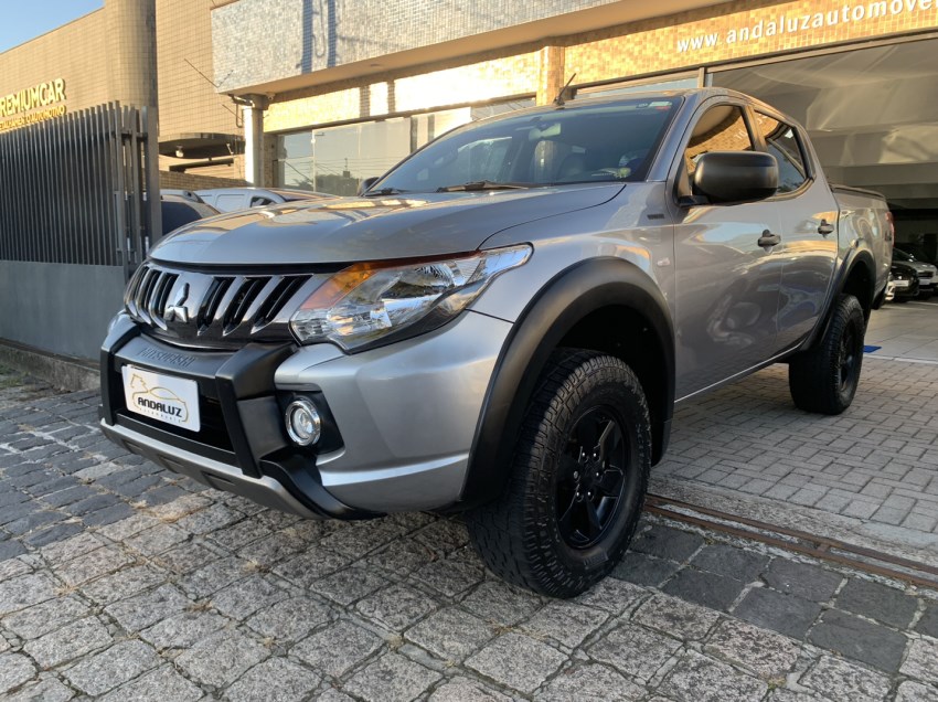 //www.autoline.com.br/carro/mitsubishi/l200-triton-outdoor-24-gls-16v-diesel-4p-4x4-turbo-automatico/2022/curitiba-pr/24458092