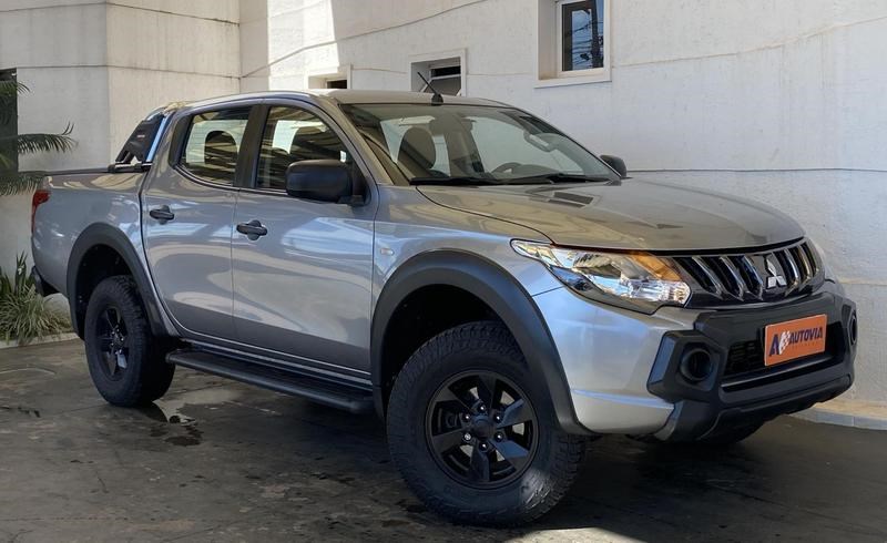 //www.autoline.com.br/carro/mitsubishi/l200-triton-outdoor-24-gls-16v-diesel-4p-4x4-turbo-automatico/2022/brasilia-df/24912333