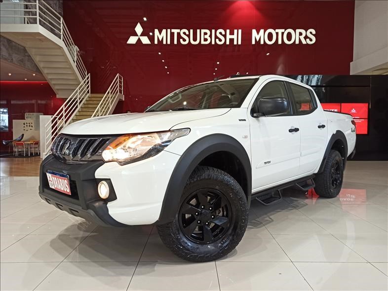 //www.autoline.com.br/carro/mitsubishi/l200-triton-outdoor-24-gls-16v-diesel-4p-4x4-turbo-automatico/2022/sao-paulo-sp/24972948