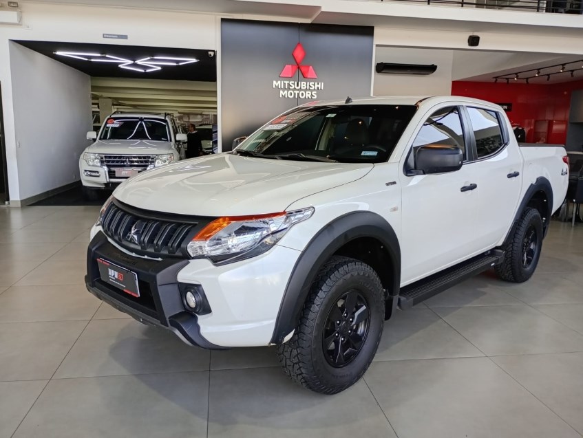 //www.autoline.com.br/carro/mitsubishi/l200-triton-outdoor-24-glx-16v-diesel-4p-4x4-turbo-manual/2022/sao-jose-dos-campos-sp/25013767