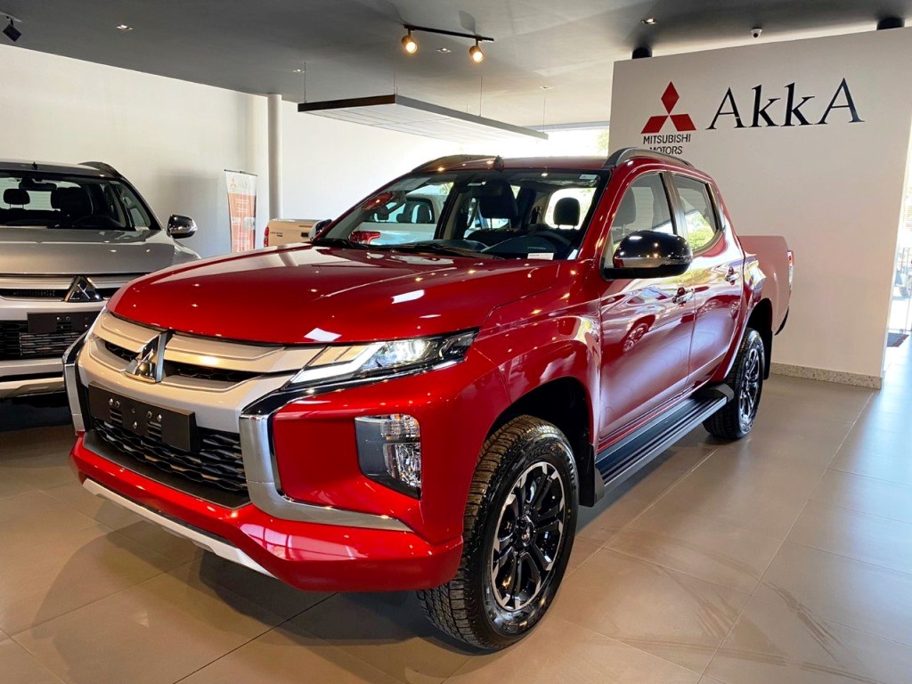 //www.autoline.com.br/carro/mitsubishi/l200-triton-sport-24-hpe-diesel-4p-4x4-turbo-automatico/2025/sete-lagoas-mg/23624971