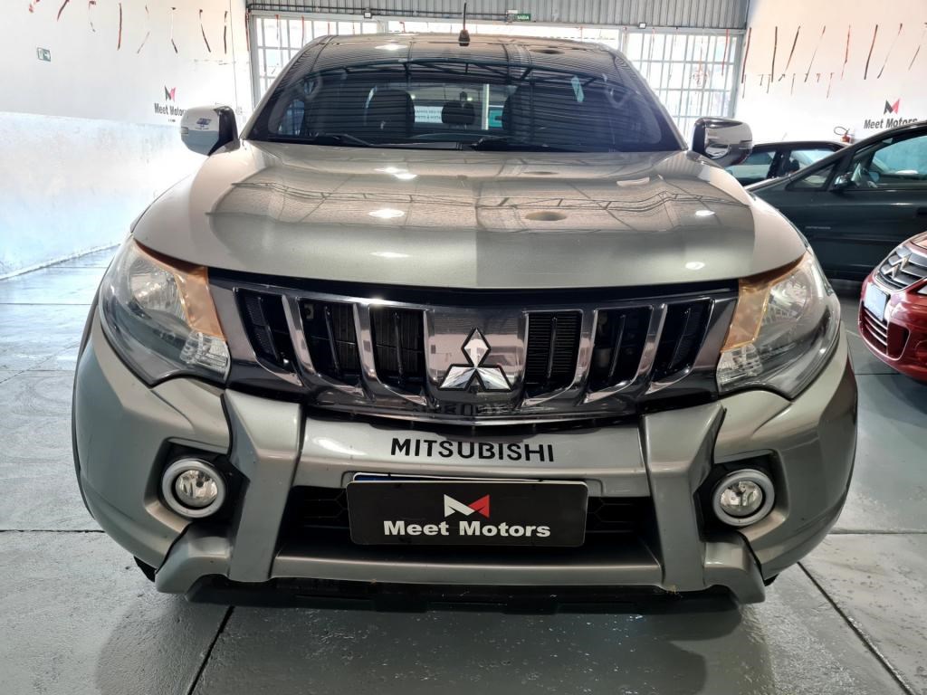 //www.autoline.com.br/carro/mitsubishi/l200-triton-sport-24-hpe-16v-diesel-4p-4x4-turbo-automatico/2020/uberaba-mg/24255342