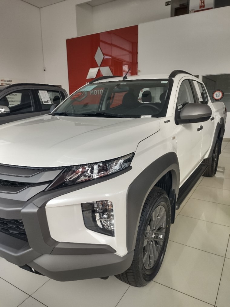//www.autoline.com.br/carro/mitsubishi/l200-triton-sport-outdoor-24-gls-16v-diesel-4p-4x4-turbo-automatico/2025/pouso-alegre-mg/24496330