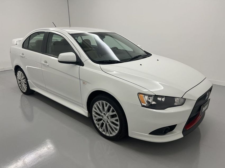 //www.autoline.com.br/carro/mitsubishi/lancer-20-sedan-16v-gasolina-4p-cvt/2015/brasilia-df/25016323