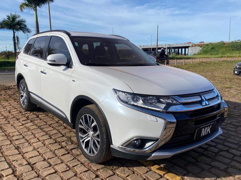 //www.autoline.com.br/carro/mitsubishi/outlander-30-v6-gt-24v-gasolina-4p-4x4-automatico/2016/brasilia-df/23608755