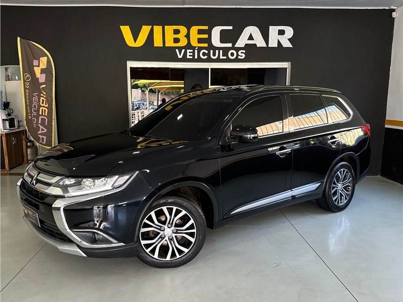 //www.autoline.com.br/carro/mitsubishi/outlander-22-16v-diesel-4p-4x4-turbo-automatico/2016/araruama-rj/23918176