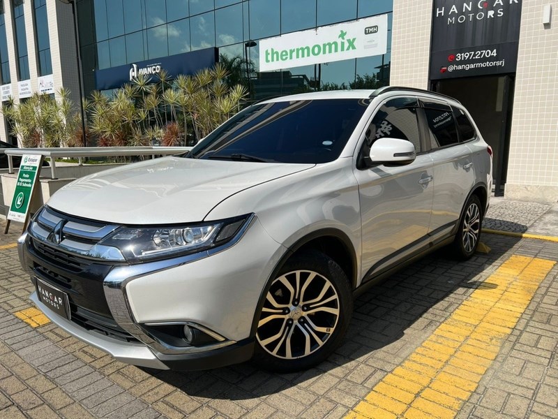 //www.autoline.com.br/carro/mitsubishi/outlander-20-16v-gasolina-4p-cvt/2016/rio-de-janeiro-rj/24138750