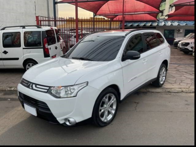 //www.autoline.com.br/carro/mitsubishi/outlander-20-16v-gasolina-4p-cvt/2015/porto-alegre-rs/24187473