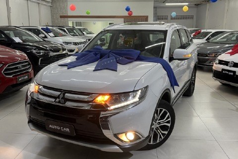//www.autoline.com.br/carro/mitsubishi/outlander-20-16v-gasolina-4p-cvt/2017/tubarao-sc/24247827