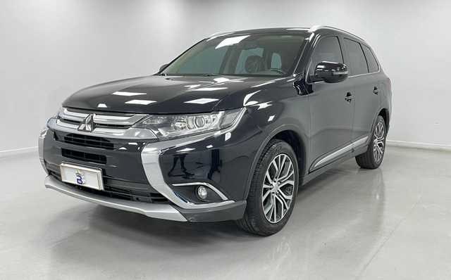 //www.autoline.com.br/carro/mitsubishi/outlander-22-16v-diesel-4p-4x4-turbo-automatico/2017/curitiba-pr/24262138