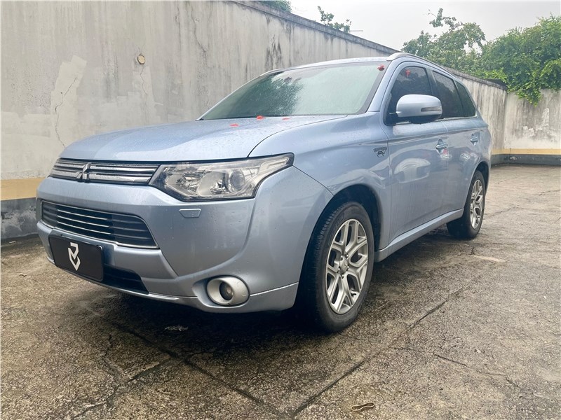 //www.autoline.com.br/carro/mitsubishi/outlander-20-16v-gasolina-4p-cvt/2015/rio-de-janeiro-rj/24600184