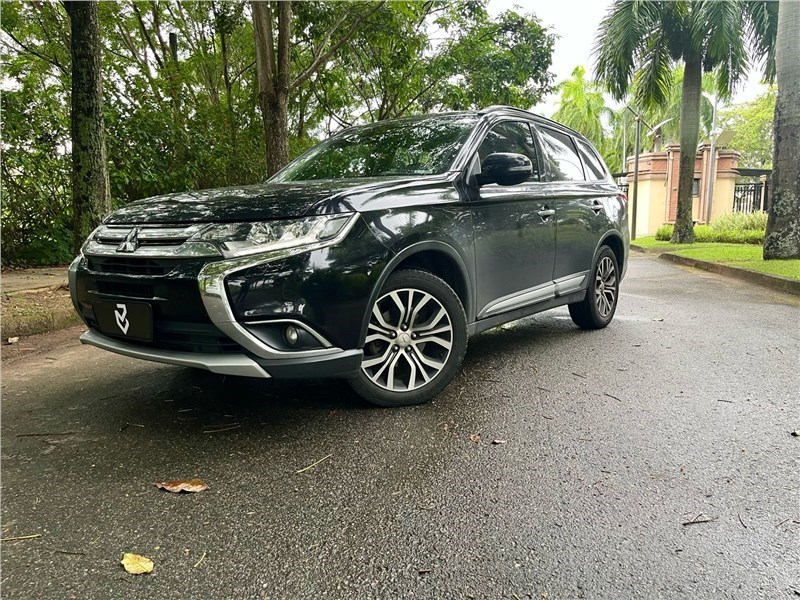 //www.autoline.com.br/carro/mitsubishi/outlander-22-16v-diesel-4p-4x4-turbo-automatico/2016/rio-de-janeiro-rj/24600188