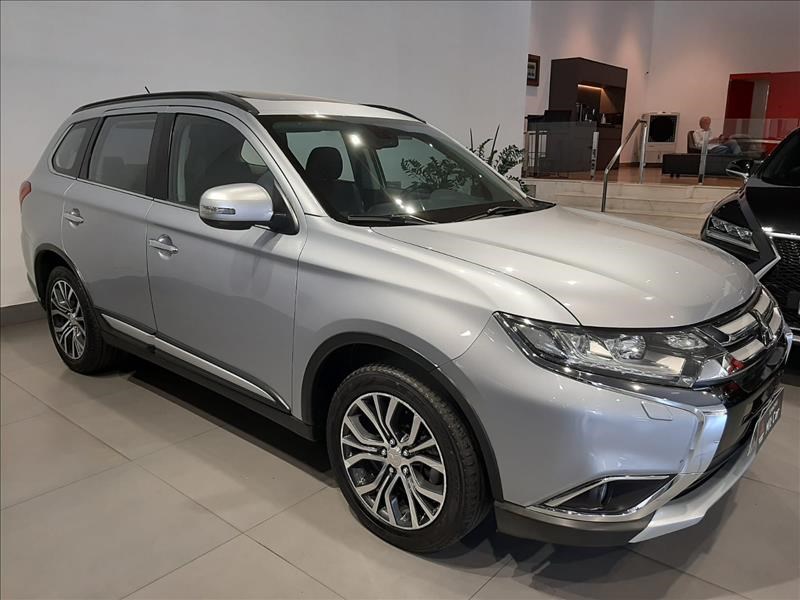 //www.autoline.com.br/carro/mitsubishi/outlander-22-16v-diesel-4p-4x4-turbo-automatico/2016/belo-horizonte-mg/24771294