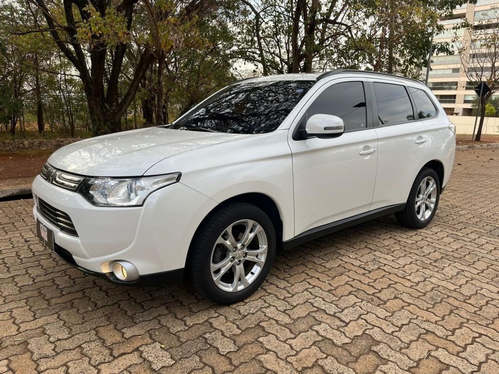 //www.autoline.com.br/carro/mitsubishi/outlander-20-16v-gasolina-4p-cvt/2014/ribeirao-preto-sp/24813829
