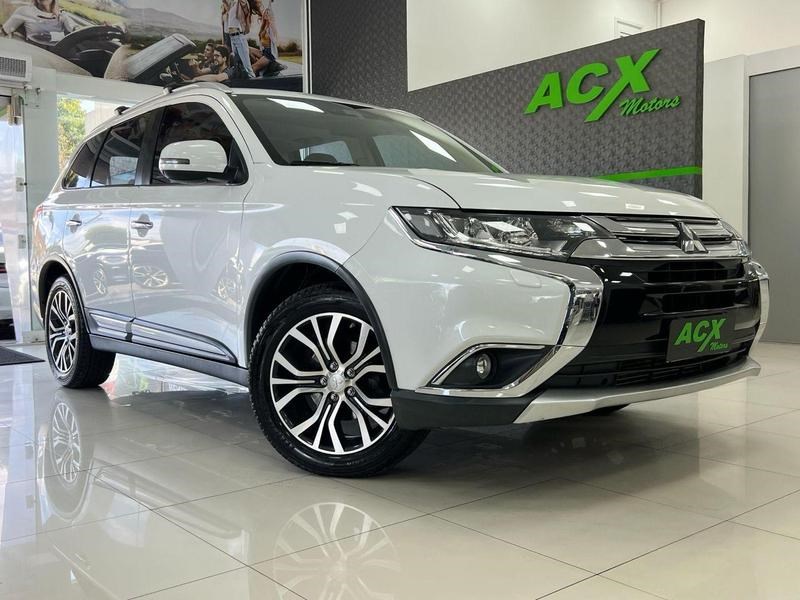 //www.autoline.com.br/carro/mitsubishi/outlander-22-16v-diesel-4p-4x4-turbo-automatico/2017/curitiba-pr/24900923