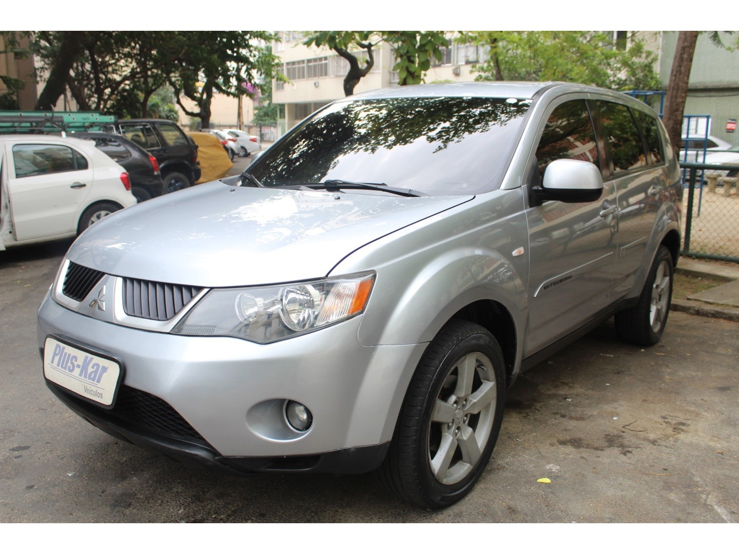//www.autoline.com.br/carro/mitsubishi/outlander-30-v6-24v-gasolina-4p-4x4-automatico/2008/rio-de-janeiro-rj/24939266